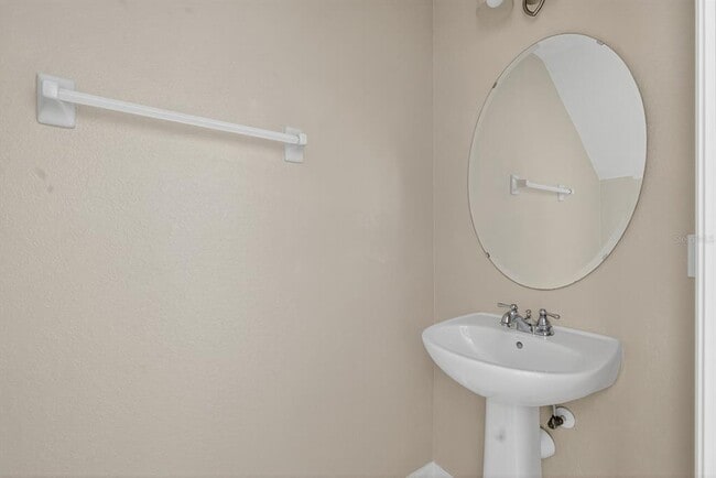 Building Photo - 7119 Showcase Ln