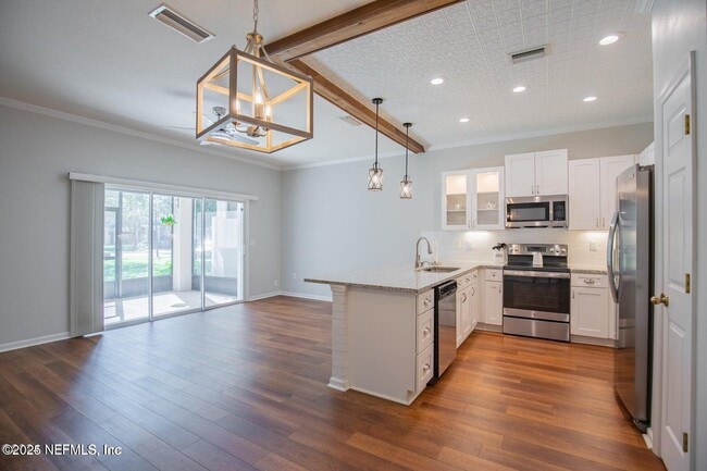Building Photo - 721 Crystal Way