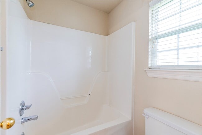 Building Photo - 255a Ravenwood Blvd