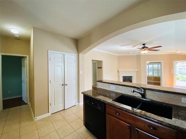 Building Photo - 24638 Lakecrest Village Dr