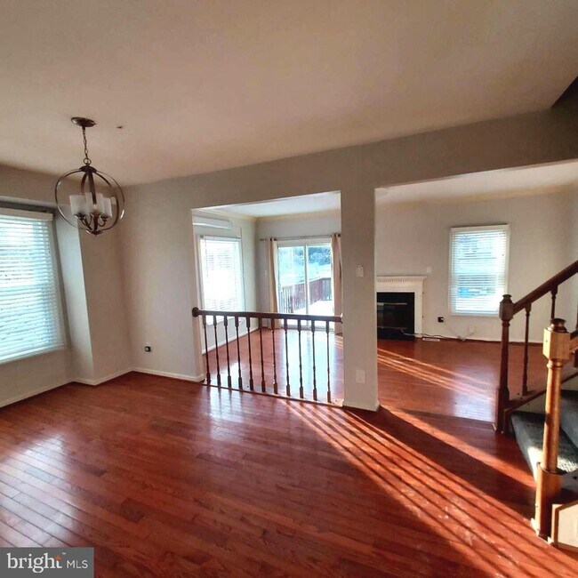 Building Photo - 10628 Sawdust Cir