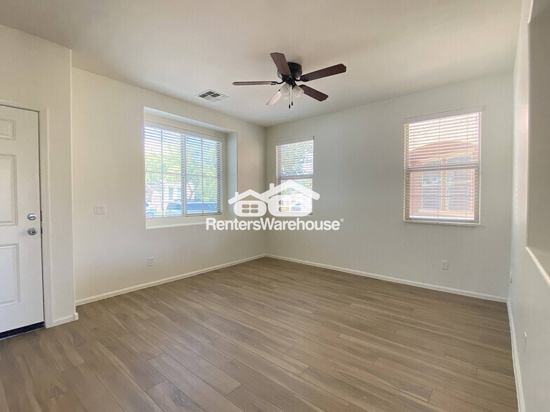 Building Photo - 4149 E Devon Dr