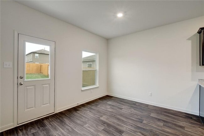 Building Photo - 1302 Amy Dr