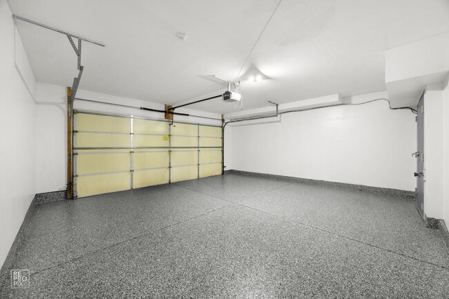 Building Photo - 940 Shandrew Dr