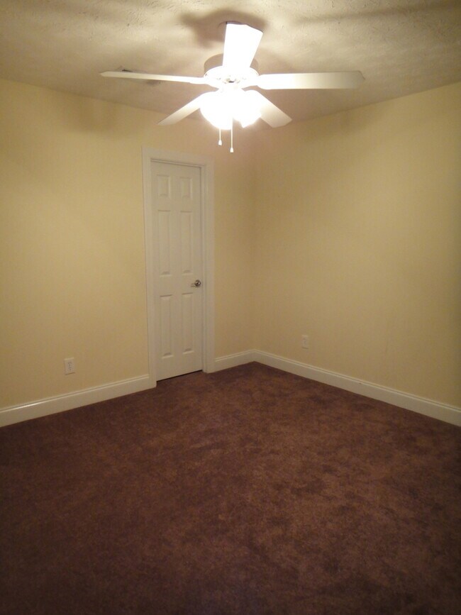 Building Photo - MillCreek Townhome Available in July!