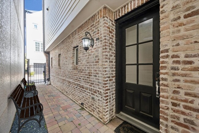 Building Photo - 2016 Covent Garden Station