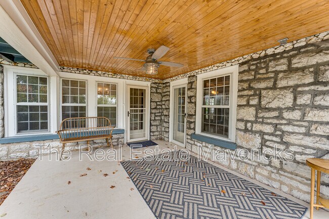 Building Photo - 3320 Montview Dr