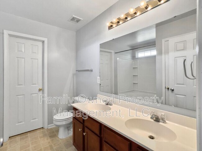 Building Photo - 100 Salem Creek Dr