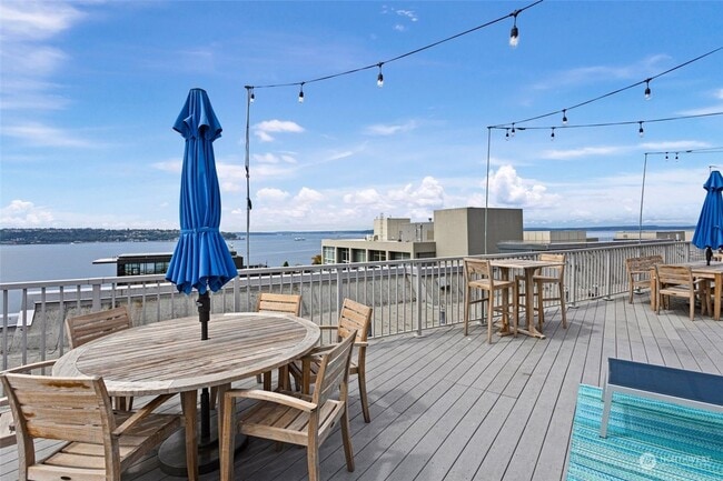 Building Photo - 1 Bedroom Condo 2 Blocks from Waterfront!