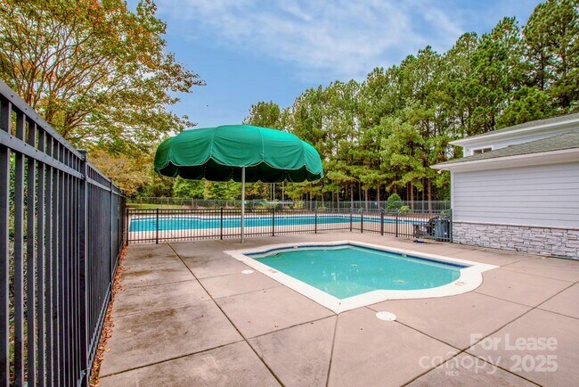 Building Photo - 9366 Greenheather Dr