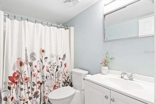 Building Photo - 3800 Saxon Dr