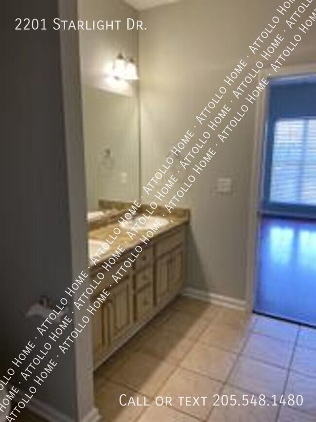 Building Photo - 2201 Starlight Dr