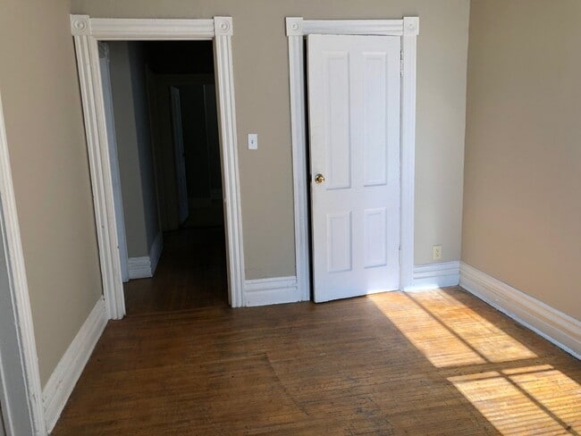 Building Photo - 365-367 Smith Ave N