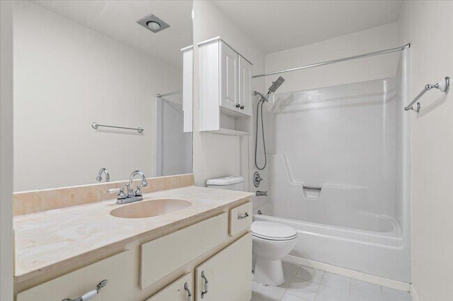 Building Photo - 1413 Gracy Dr