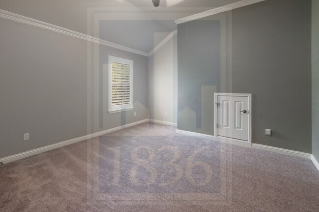 Building Photo - 2702 Lovett Ln
