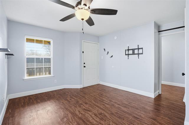 Building Photo - 209 E Lone Star St