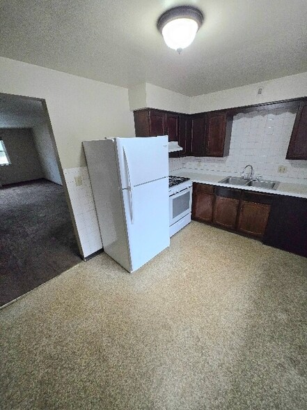 Building Photo - 8260 Southern Blvd