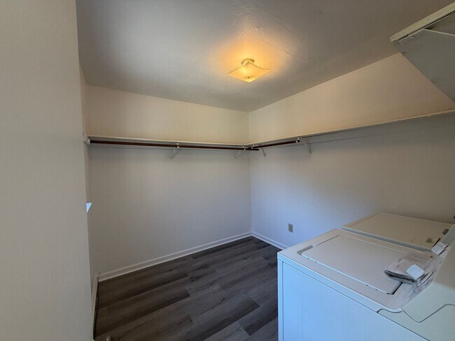 Building Photo - 5305 Century Dr