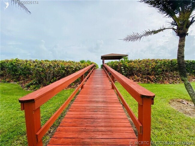 Building Photo - 7440 S Ocean Dr