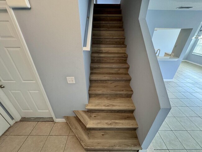 Building Photo - For Rent – Recently Renovated 3 Bed / 2 Ba...