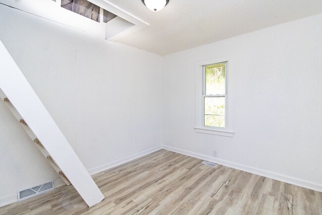 Building Photo - 203 E Vassar St