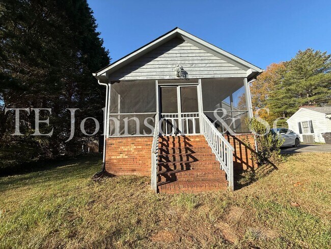 Building Photo - Charming 3-Bedroom Home with Rocking Chair Porch and Screened Back Patio