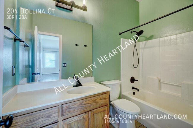 Building Photo - 204 Dollina Ct