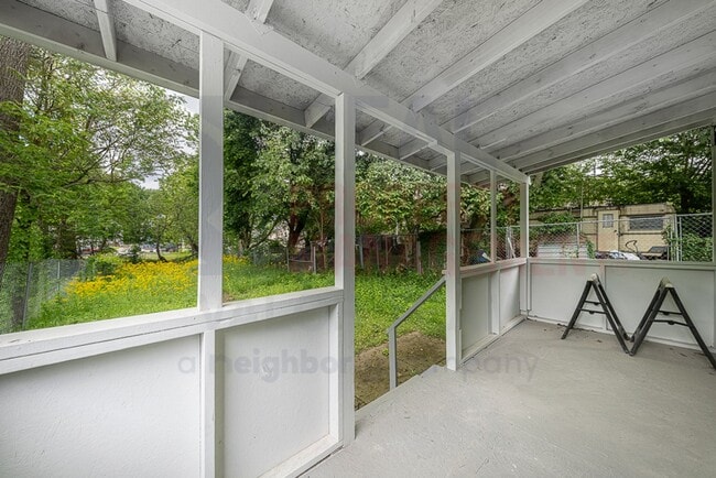 Building Photo - Cozy 3 Bed 2 Bath Single Family