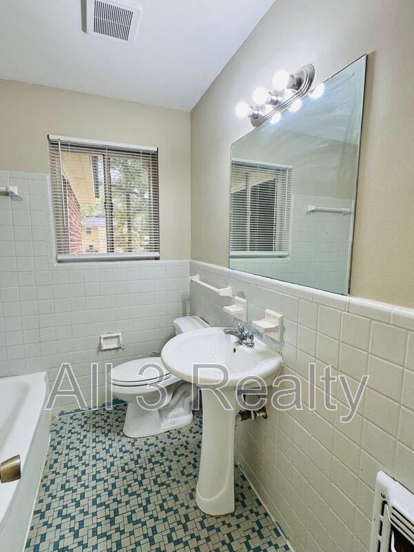 Building Photo - 320 Green Ridge Rd