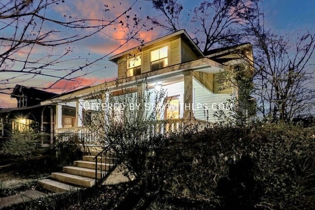 Building Photo - 397 Angelus St