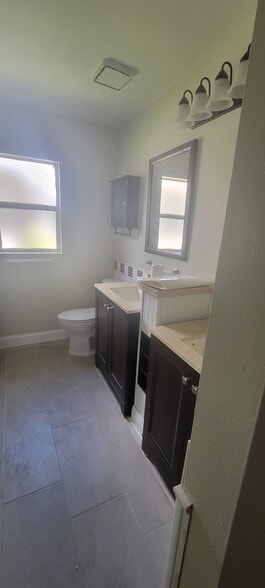 Master Bath - 9160 Aster Rd