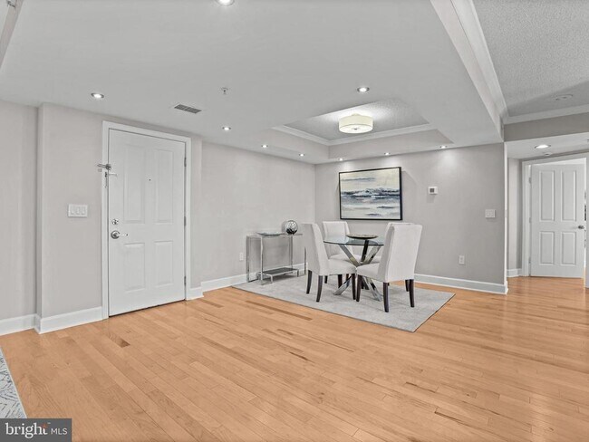 Building Photo - 1220 N Fillmore St