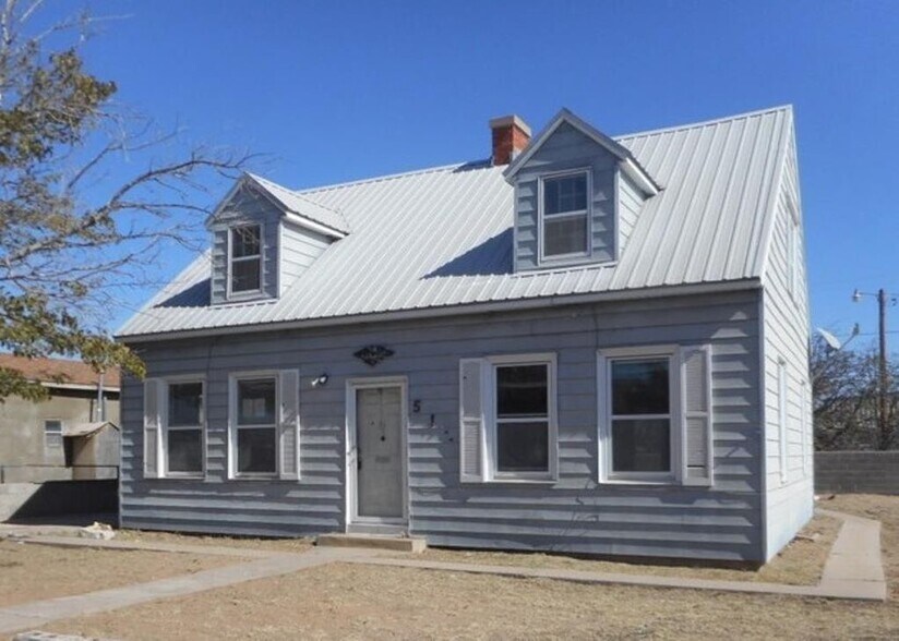 Building Photo - 512 N Alice Ave
