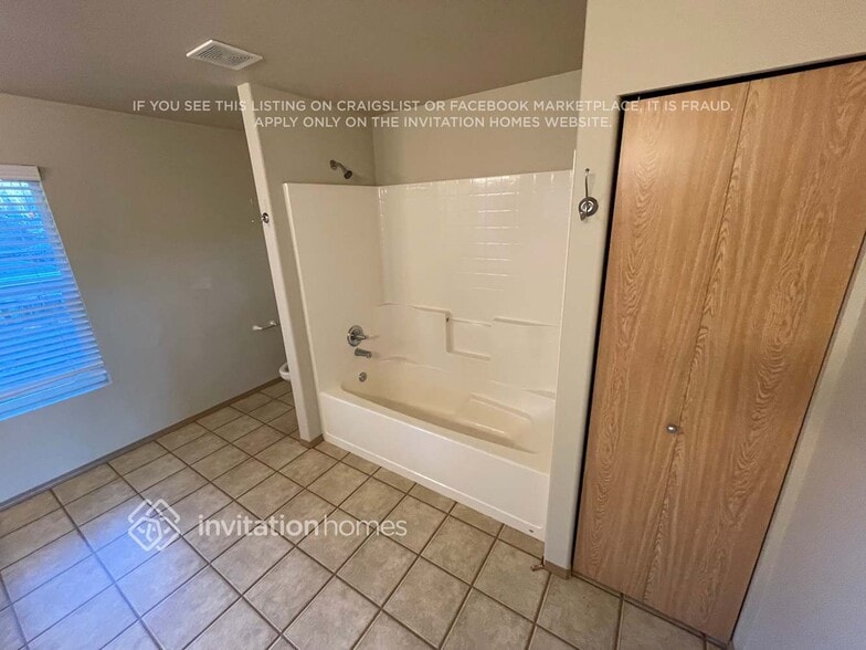 Building Photo - 15216 35th Dr SE