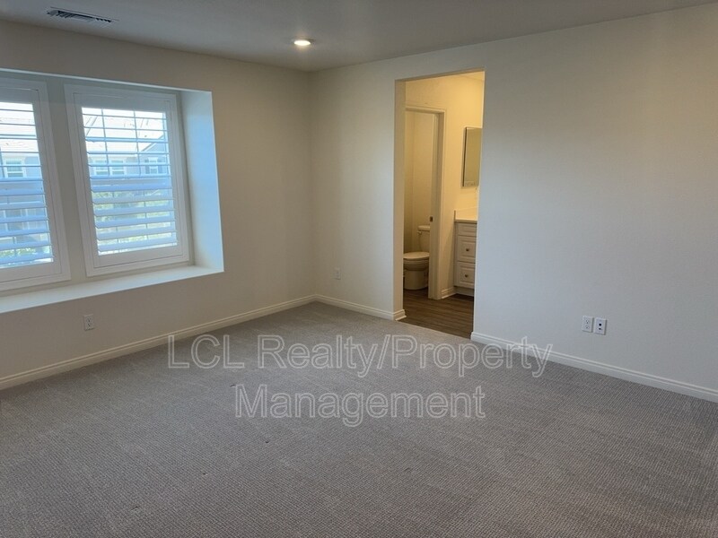 Building Photo - 3973 E Rincon St