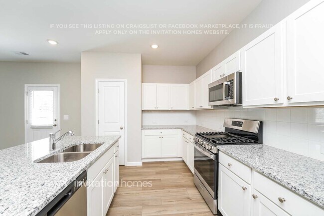 Building Photo - 2105 Boxwood Cir