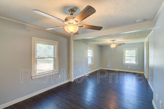 Building Photo - 321 Patrician Dr