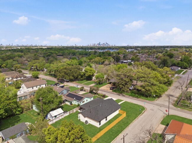 Building Photo - 7040 Kinney St