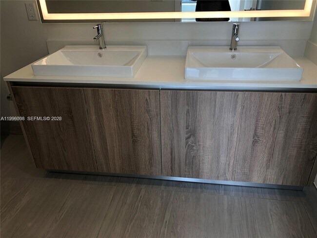 Building Photo - 2960 NE 207th St