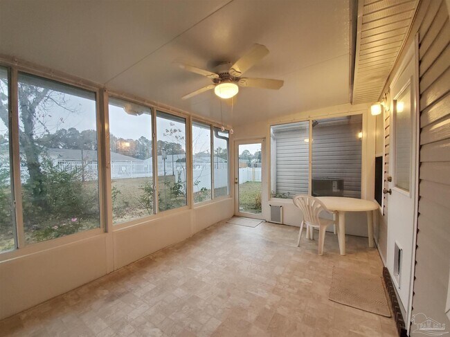 Building Photo - 2527 Trailwood Dr