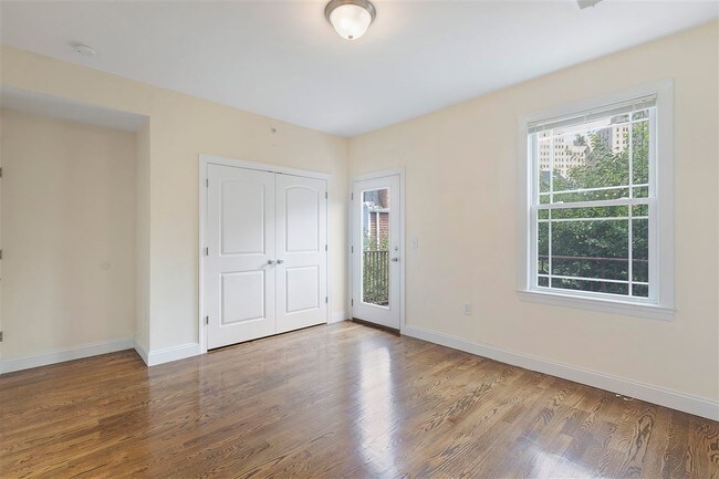 Building Photo - 28 Storms Ave