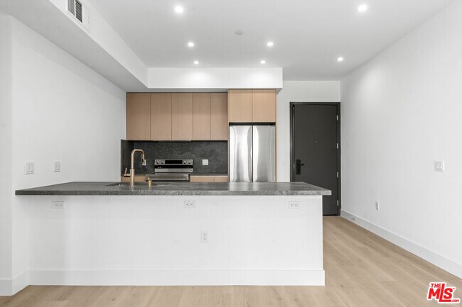 Building Photo - 1808 Lincoln Blvd