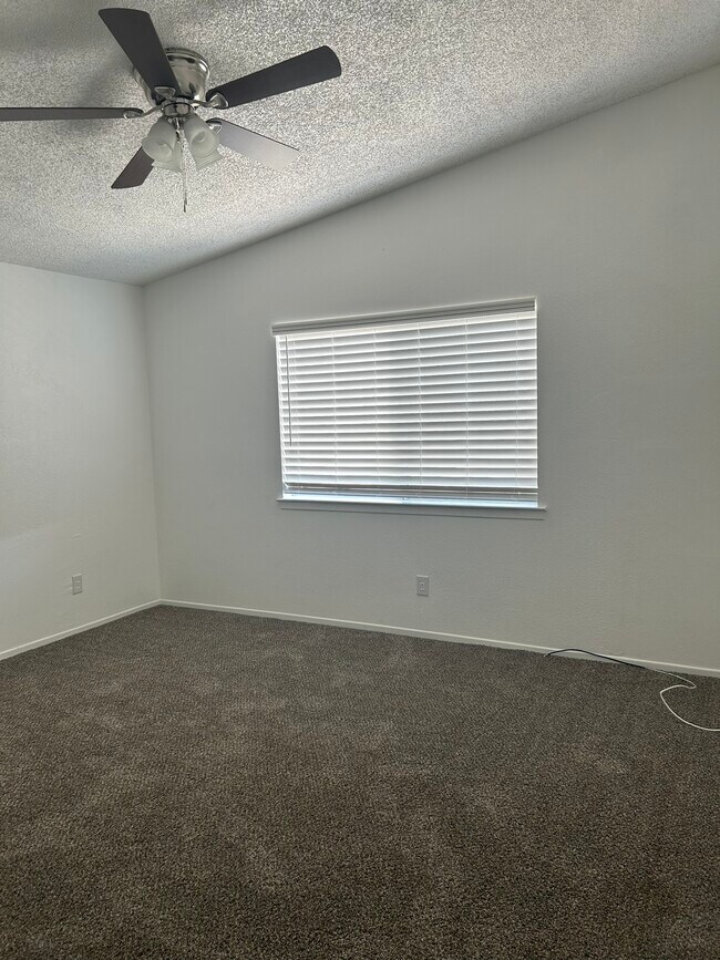 Master Bedroom - 45408 17th St E