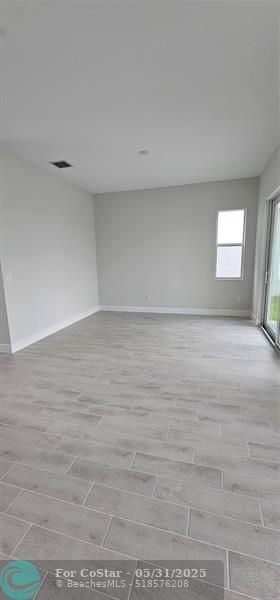 Building Photo - 5461 Empire Dr