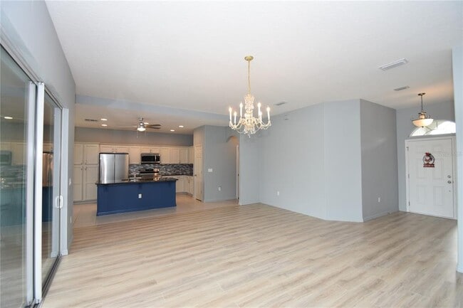 Building Photo - 2 Rae Pl