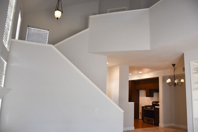 Building Photo - 8215 E White Oak Ridge