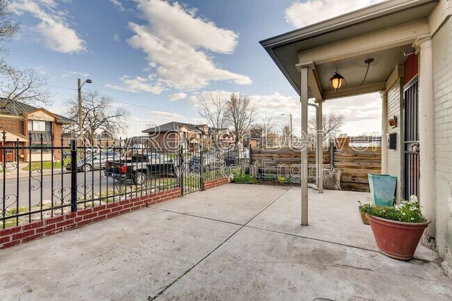 Building Photo - 3341 Lawrence St