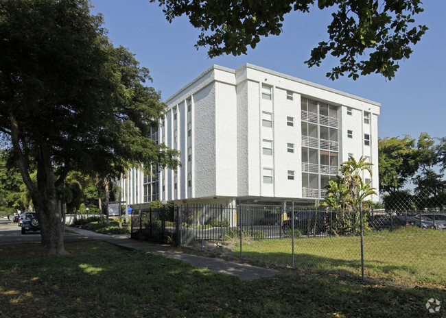 Building Photo - The Chart House Apartments