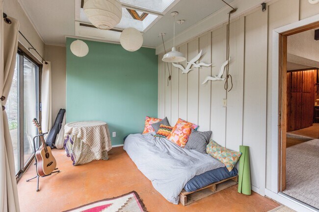 Building Photo - 3 bed/2 bath house in Oak Grove/Milwaukie- Available Now !