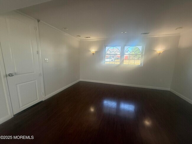 Building Photo - 117 Greymoor Rd